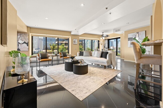 Foto del edificio - 200 W Harbor Dr