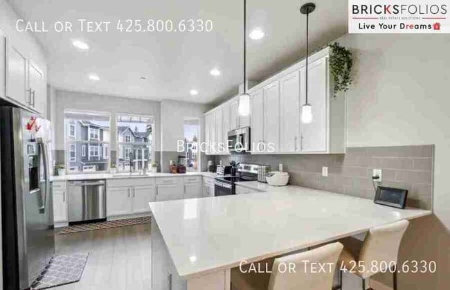 Building Photo - 13717 Admiralty Way
