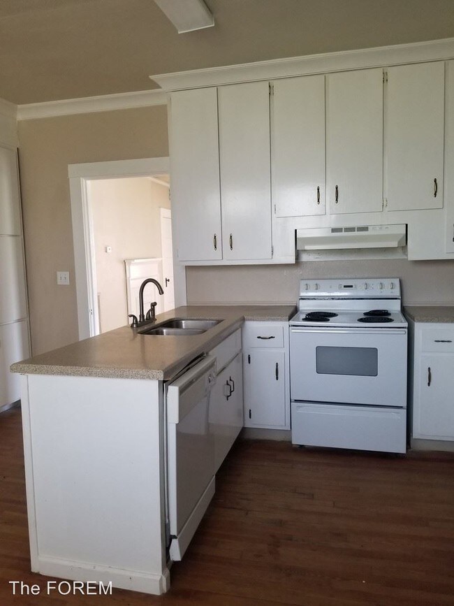 Building Photo - 3 br, 1 bath House - 530 Lane St.