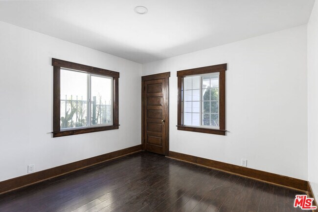 Building Photo - 4133 Clayton Ave W