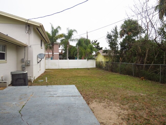 Building Photo - 122 Magnolia Dr