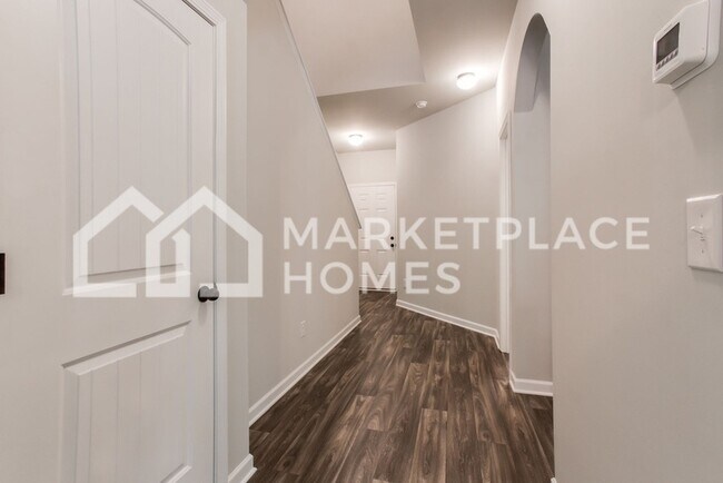 Building Photo - 145 Magnaview Dr