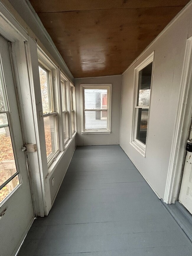 Building Photo - 3 Bedroom, 2 Bath house in East Moline