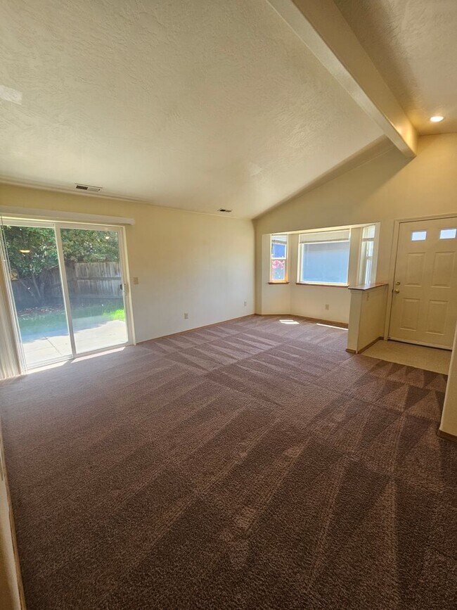 Foto del edificio - 3 Bedroom Home Near Schools!