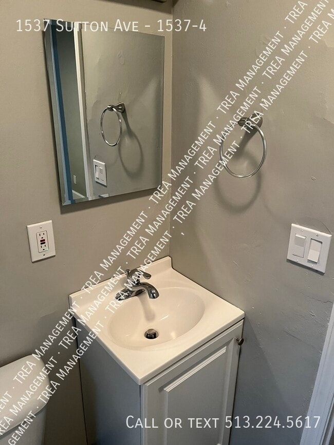 Building Photo - 1537 Sutton Ave