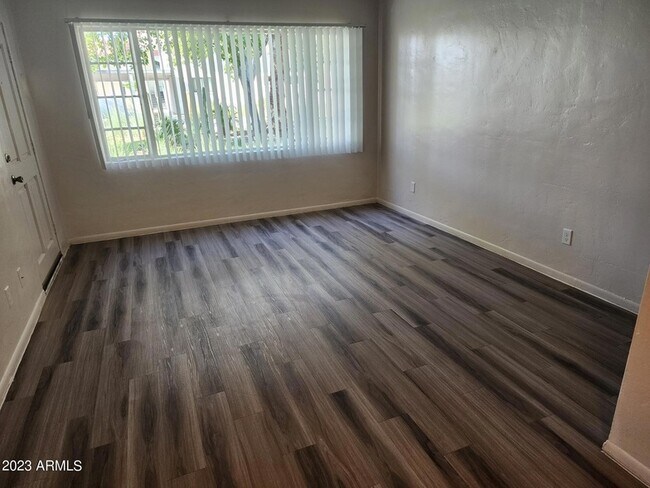 Foto del edificio - 4301 N 24th St