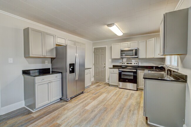 Foto del edificio - 136 Pony Barn Rd