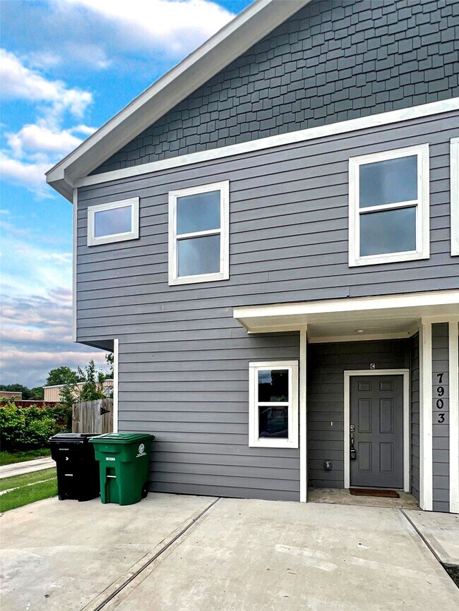 Foto del edificio - 7903 Moon Beam St