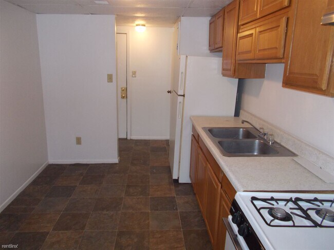 Building Photo - 704 W 40th Pl