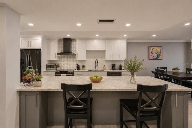 Building Photo - 7037 Sunset Dr S