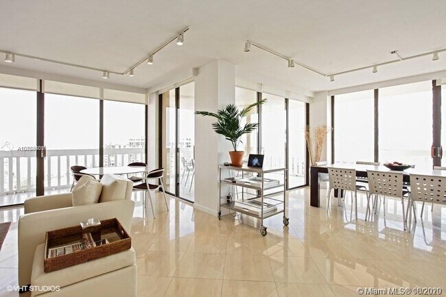 Building Photo - 19355  Turnberry Way 27K Aventura Fl 33180