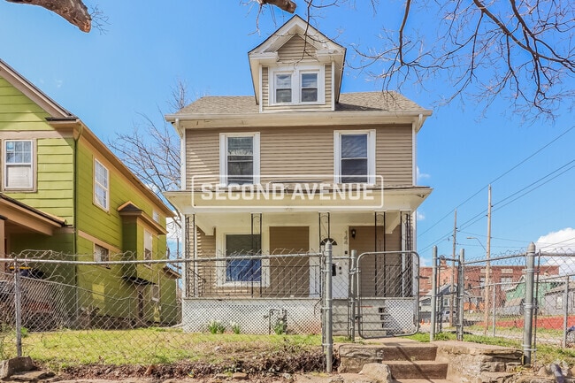 Building Photo - 144 N White Ave