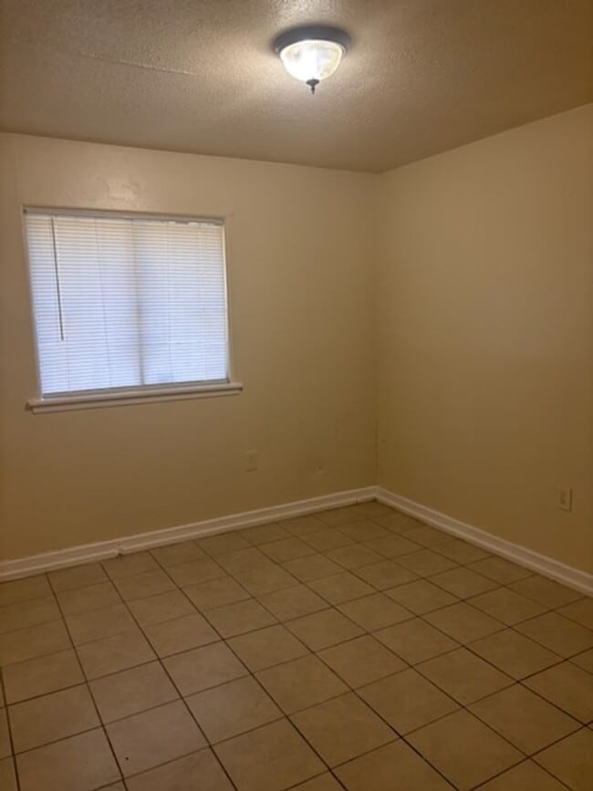 Photo - 1735 Woody Dr House