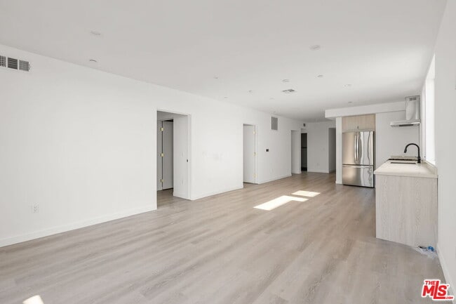 Foto del edificio - 3755 S Canfield Ave