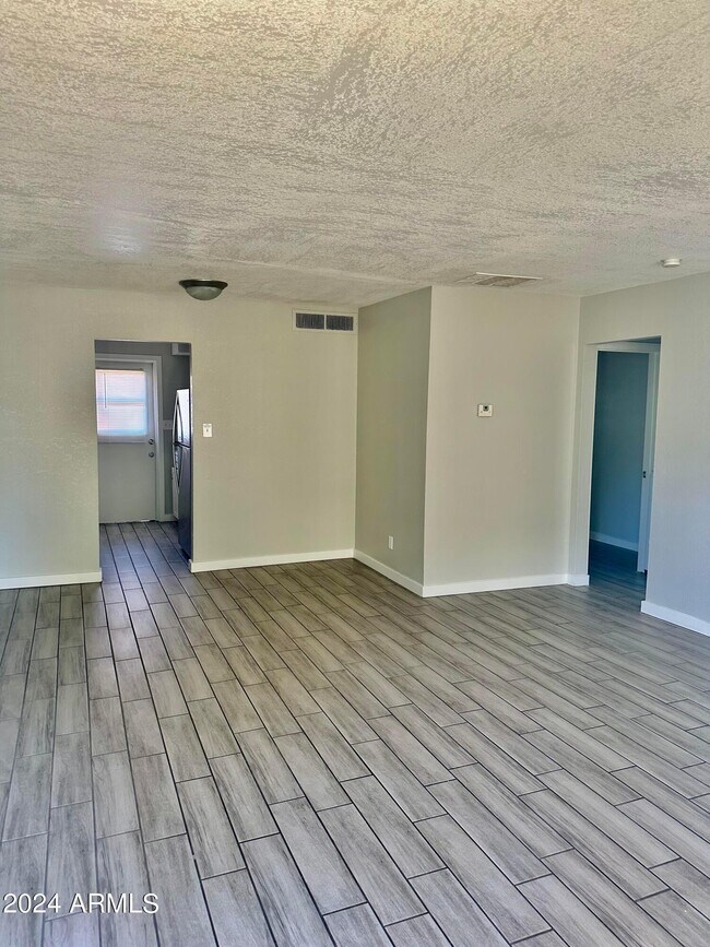 Foto del edificio - 5241 N 17th Ave