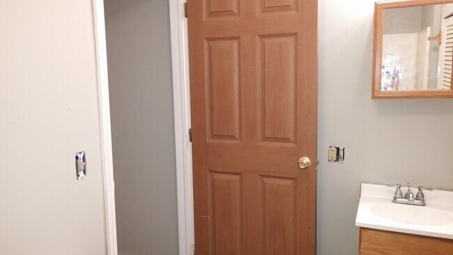 Building Photo - 501 S Main St