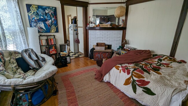 Building Photo - 2078 Atwood Ave