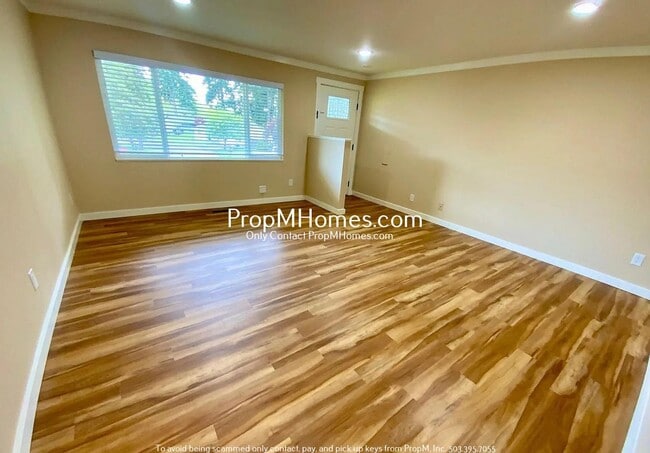 Building Photo - Charmingly Updated Three Bedroom Home in South Hillsboro!