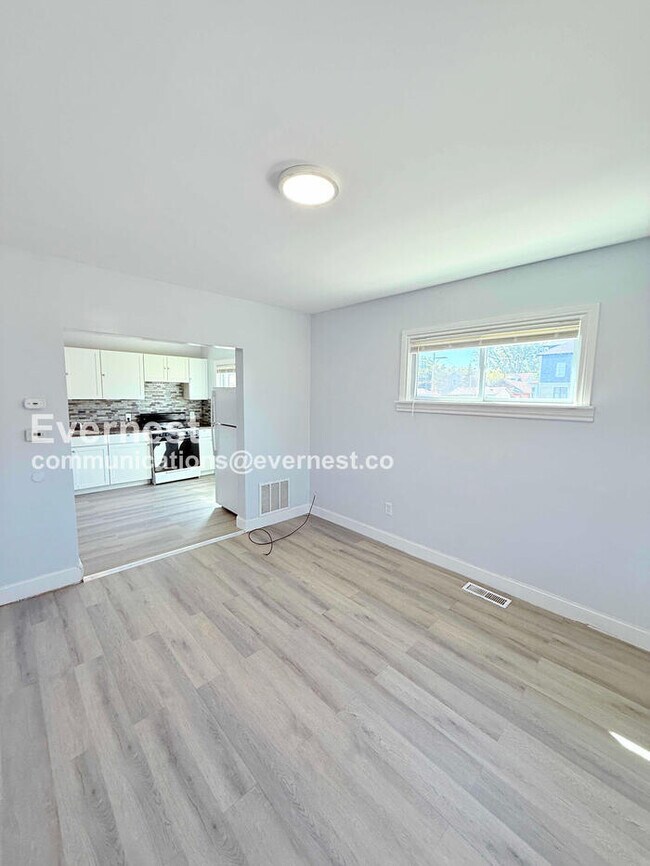 Foto del edificio - 2484 Woodmere St