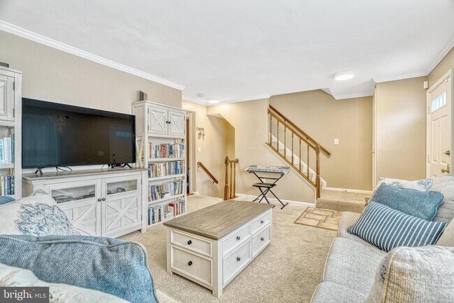 Building Photo - 230 Finchingfield Ct