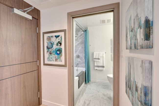 Building Photo - 39 Smithe St