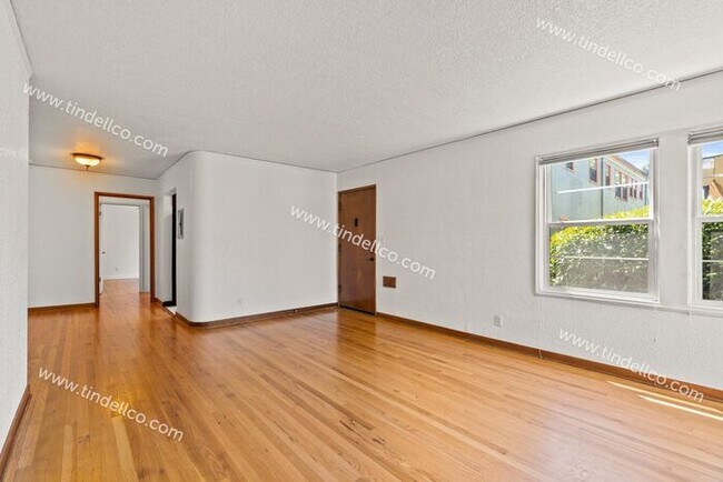 Building Photo - Ladd's Addition 40's Vintage Condo with Al...