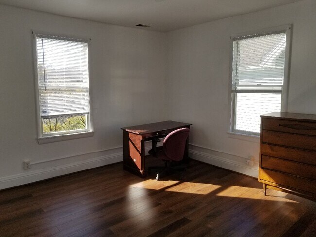 Foto del edificio - 221 Beechurst Ave