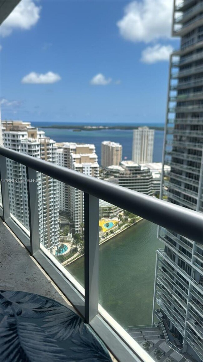 Building Photo - 475 Brickell Ave