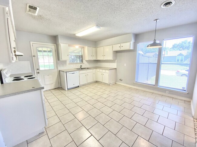 Building Photo - 4800 Rye Glen