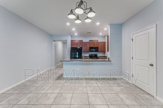 Building Photo - 10525 Lake Montauk Dr