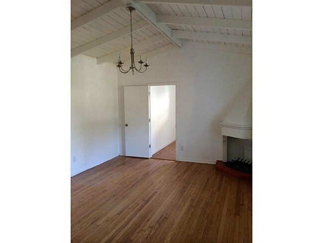 Building Photo - 460 NE 76th St