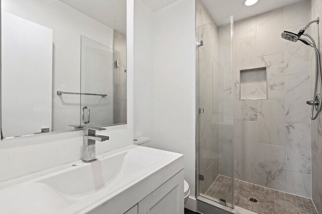 Foto del edificio - 1321 W 36th Pl