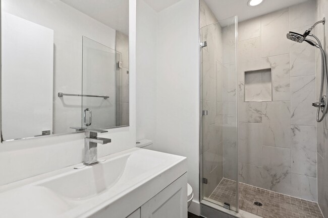 Building Photo - 1321 W 36th Pl