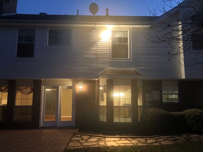 Building Photo - 819 Fern Springs Ct