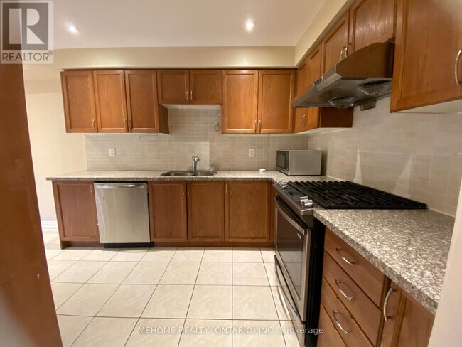 Building Photo - 49 Selkirk Dr