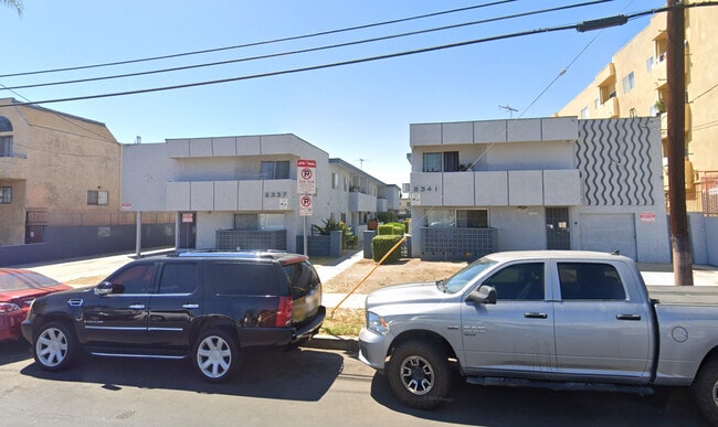 Building Photo - Cedros