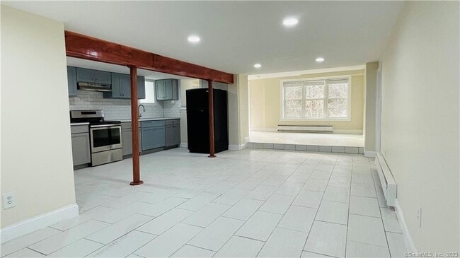 Foto del edificio - 31 Brainerd Rd