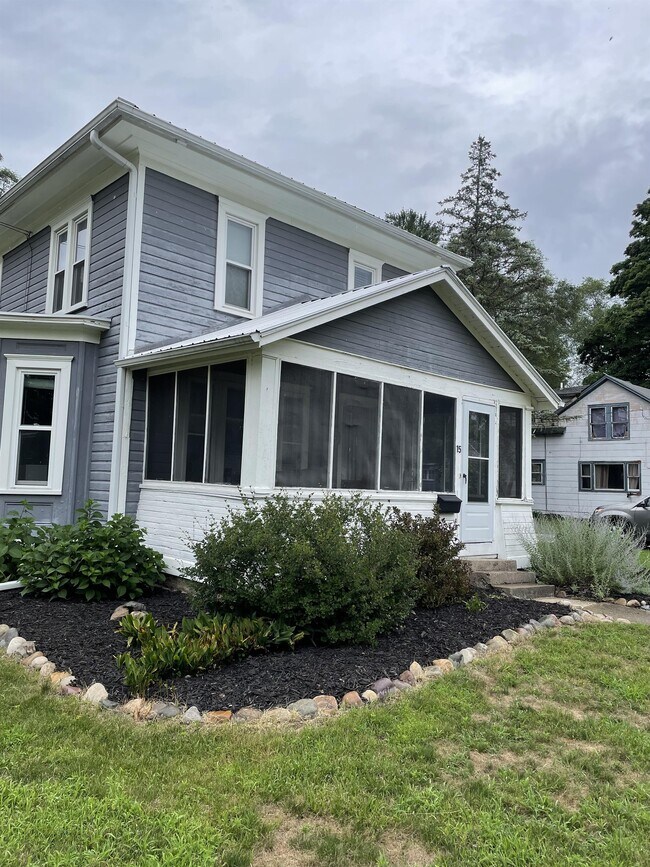15 Howder St, Hillsdale, MI 49242 House Rental in Hillsdale, MI