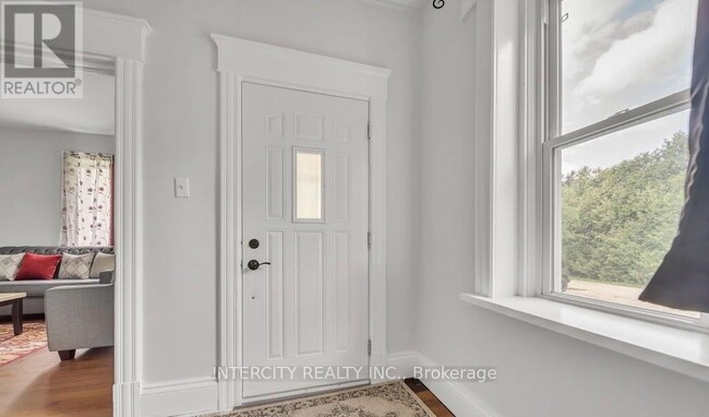Photo du bâtiment - 8731 WELLINGTON Rd