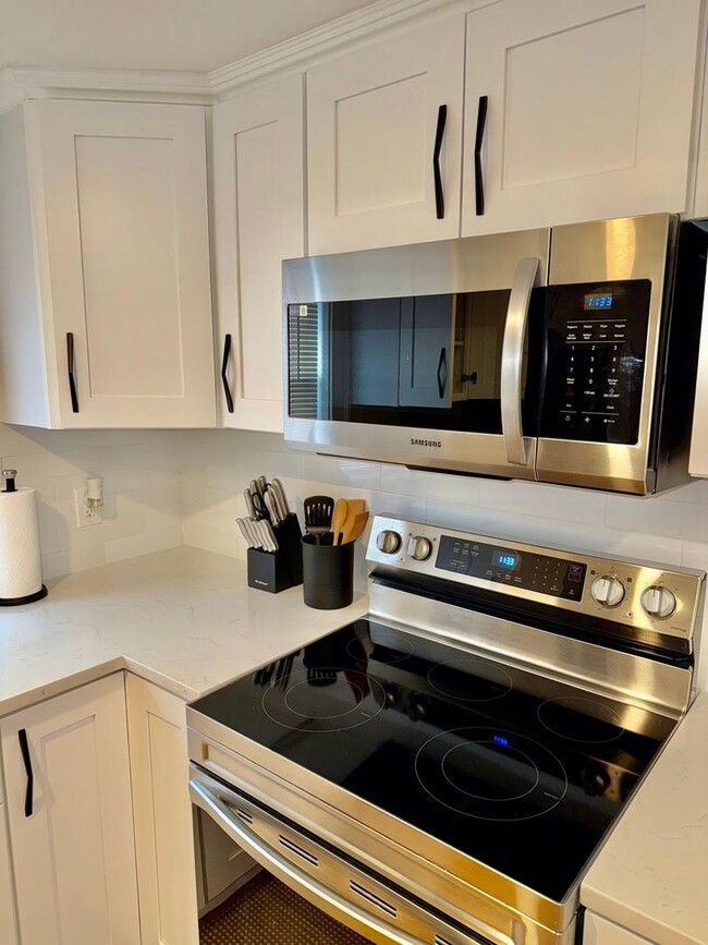 Building Photo - 48A E Pembroke Rd