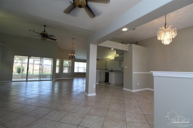Foto del edificio - 2042 Hamilton Crossing Dr