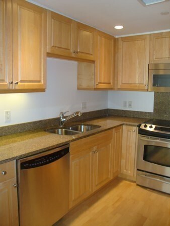 Building Photo - 9 Bowdoin St