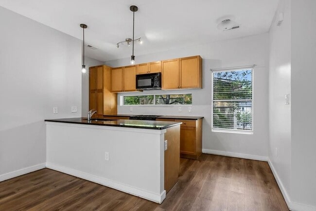 Foto del edificio - 110 Moreland Ave SE