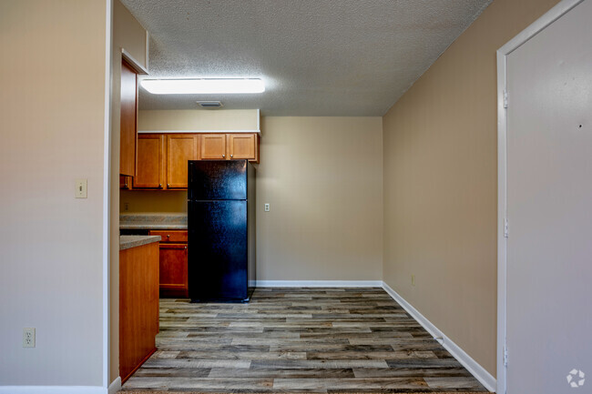 2BR,1.5BA 930 SqFt - Jaymar Apartments