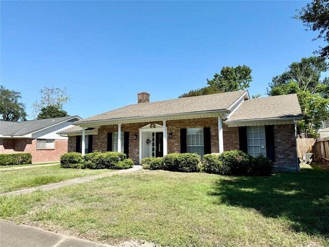 Building Photo - 9030 Hendon Ln