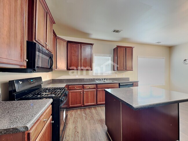 Foto del edificio - 148 Crescent Woode Dr