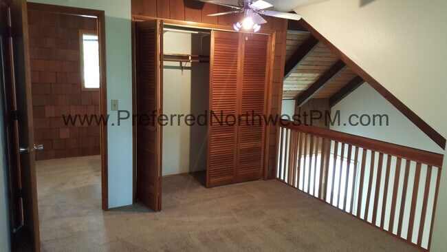 Foto del edificio - 2233 Monterey Ln