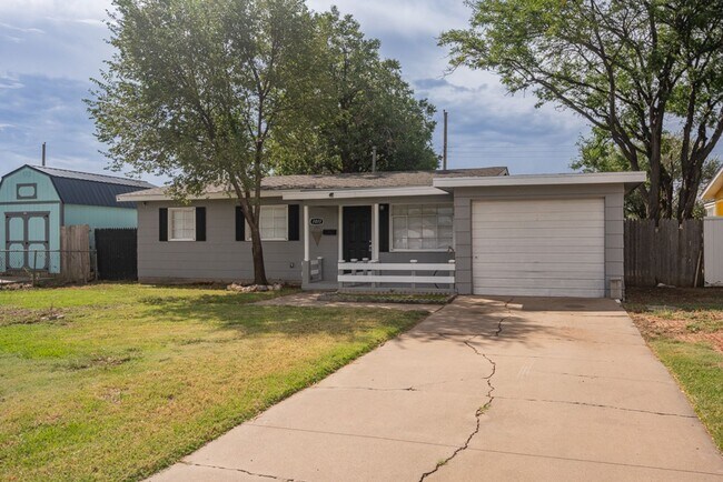 Building Photo - Fully furnished 3/1 AND all bills paid