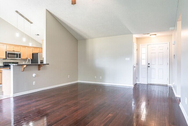 Building Photo - 131 River Birch Ln