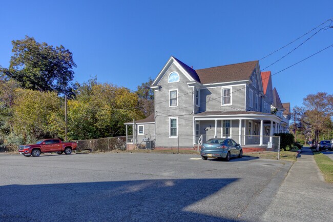 Building Photo - 127 Clay St
